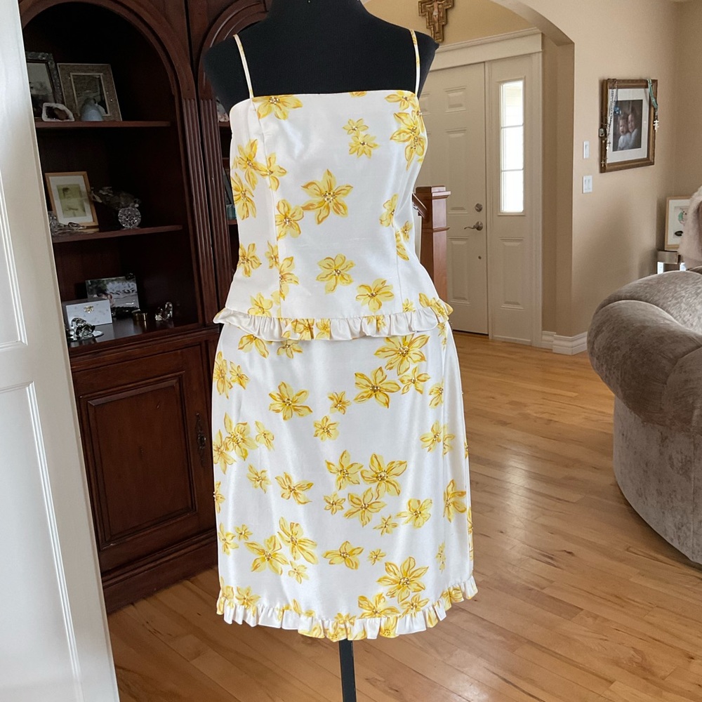 New With Tags Beautiful 2 pc skirt set by Rickie Freeman for Teri Jon.